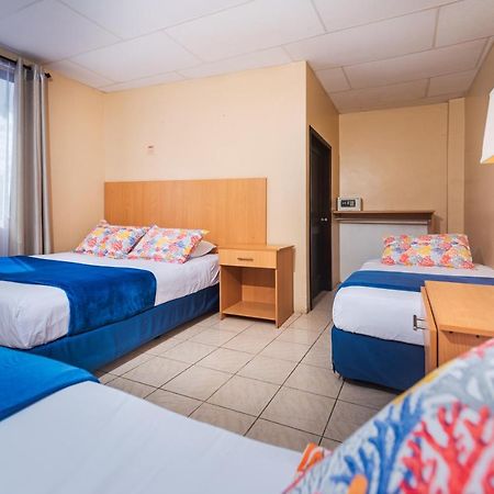 Hostal North Seymour Puerto Ayora  Esterno foto
